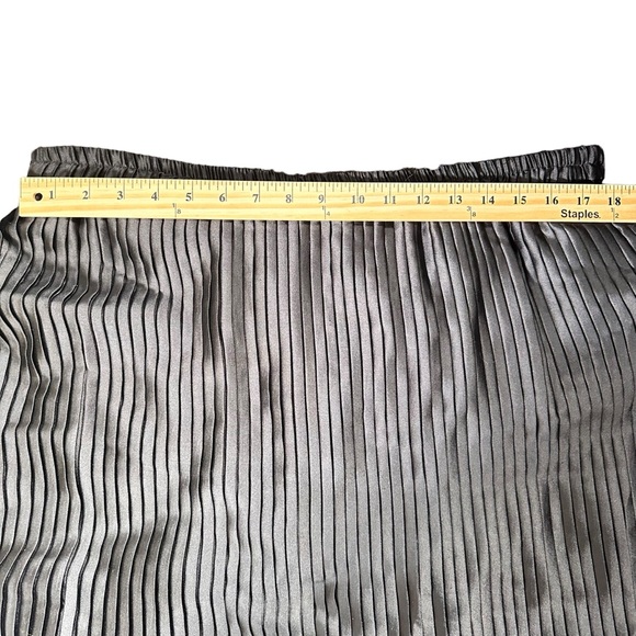 Flint & Moss Pleated Satin Accordion Maxi Skirt Black Size XL Elastic Waist - Picture 3 of 7